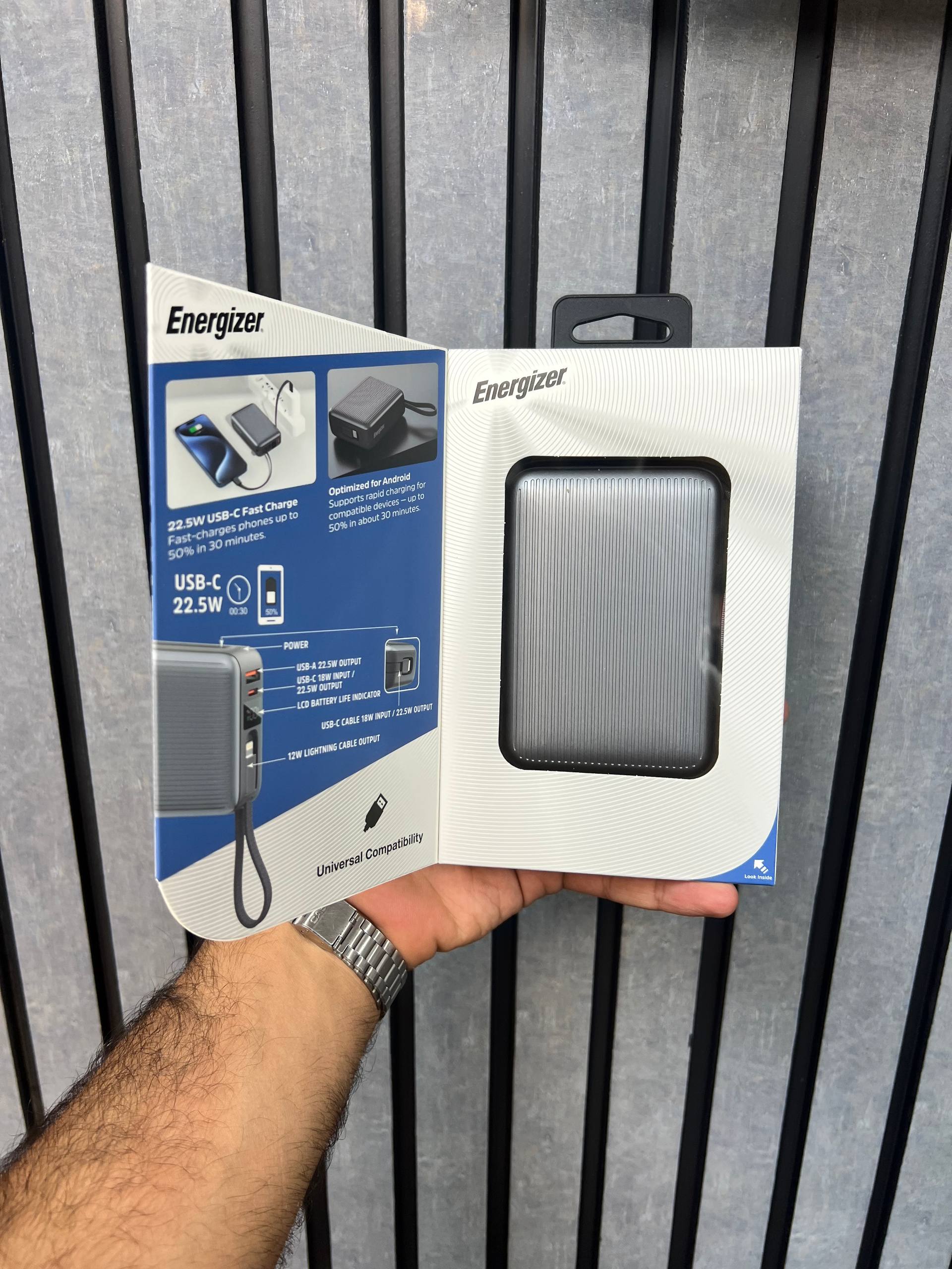 خرید پاوربانک انرجایزر Energizer مدل شارژ سریع 22.5W با کابل داخلی USB-C و لایتنینگ و نمایشگر LCD - مشکی (گارانتی 18 ماهه متین) - Energizer